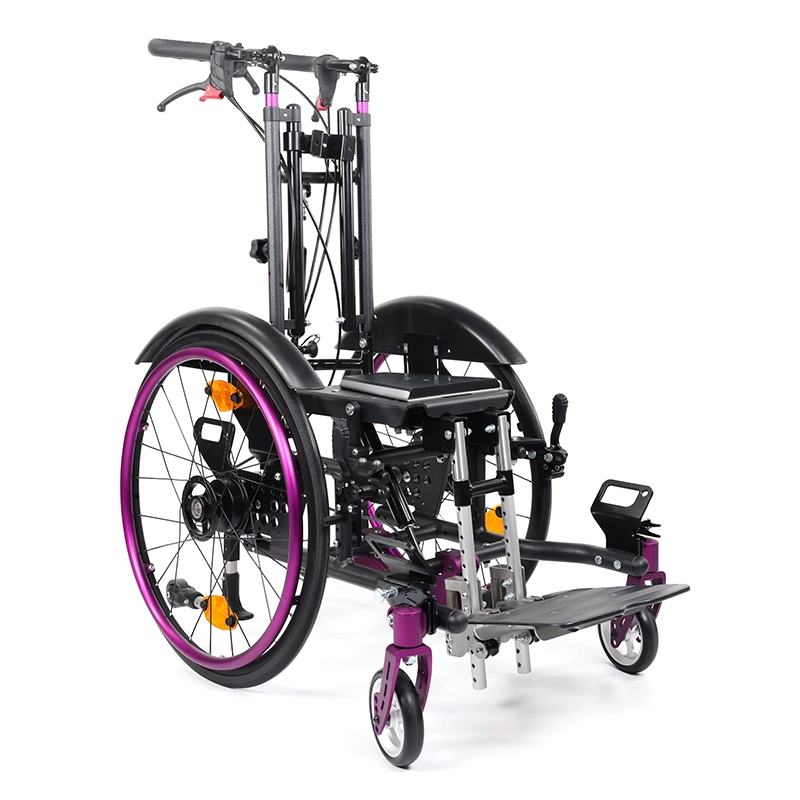 Ein Sitzschalenrollstuhl mit Adapterplatte zum adaptieren einer Sitzschale