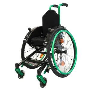 Leichter Kinderrollstuhl in der Farbe schwarz und eloxal grün mit Carbonausstattung